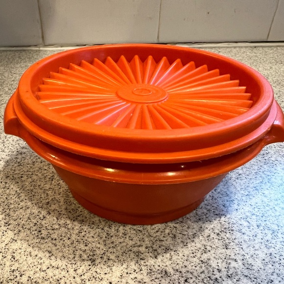 Vtg Tupperware Orange Container with lid 1323-19 - Picture 1 of 5